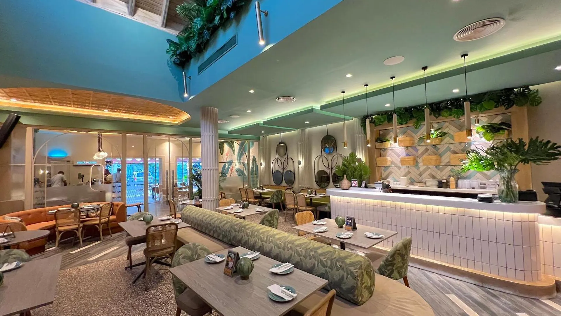 Vacation Suites With Rooftop Pool, Beach Club, Spa, Restaurants - Playa Los Corales Punta Cana 5*,