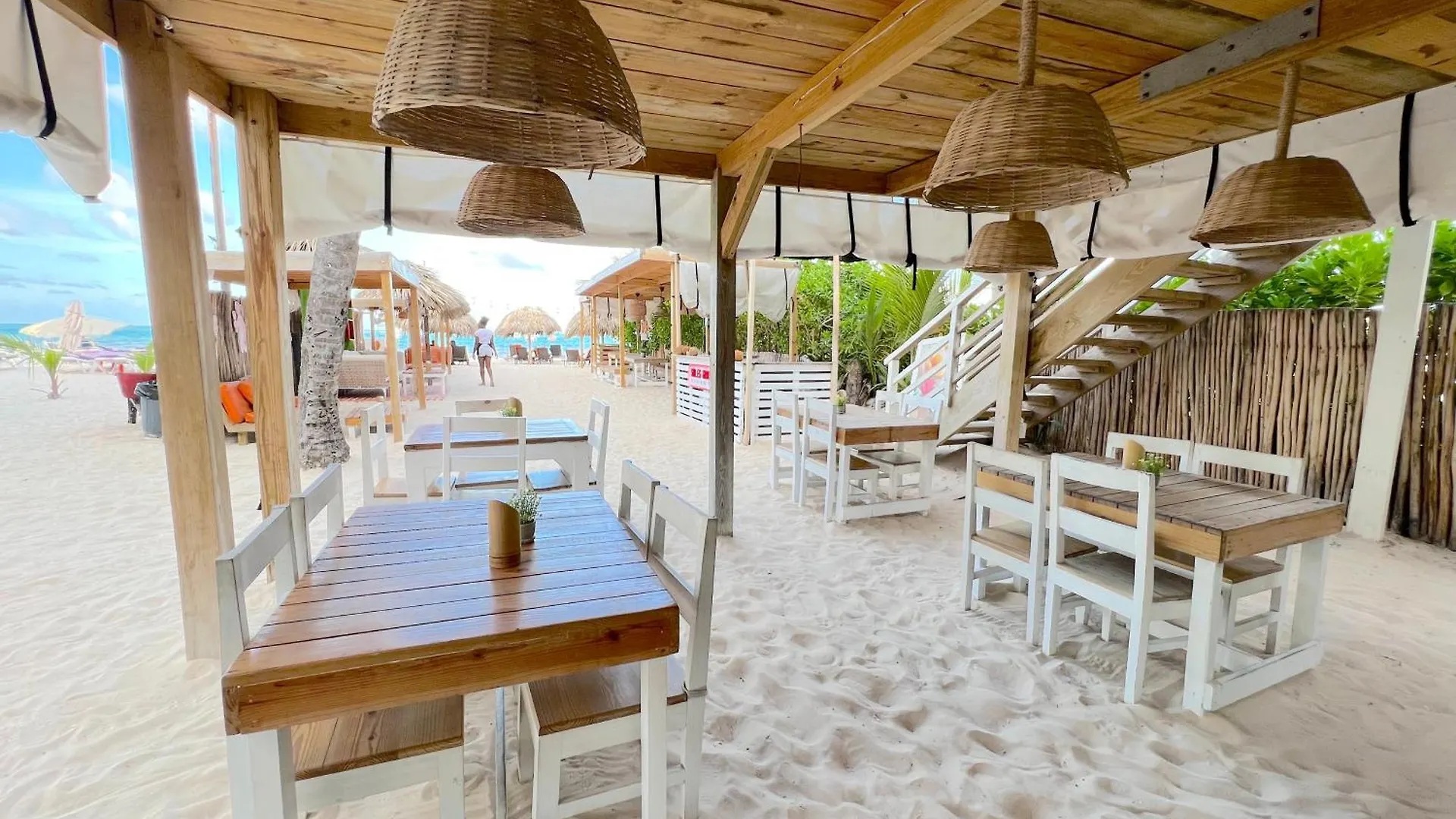 Hotel Vacation Suites With Rooftop Pool, Beach Club, Spa, Restaurants - Playa Los Corales Punta Cana