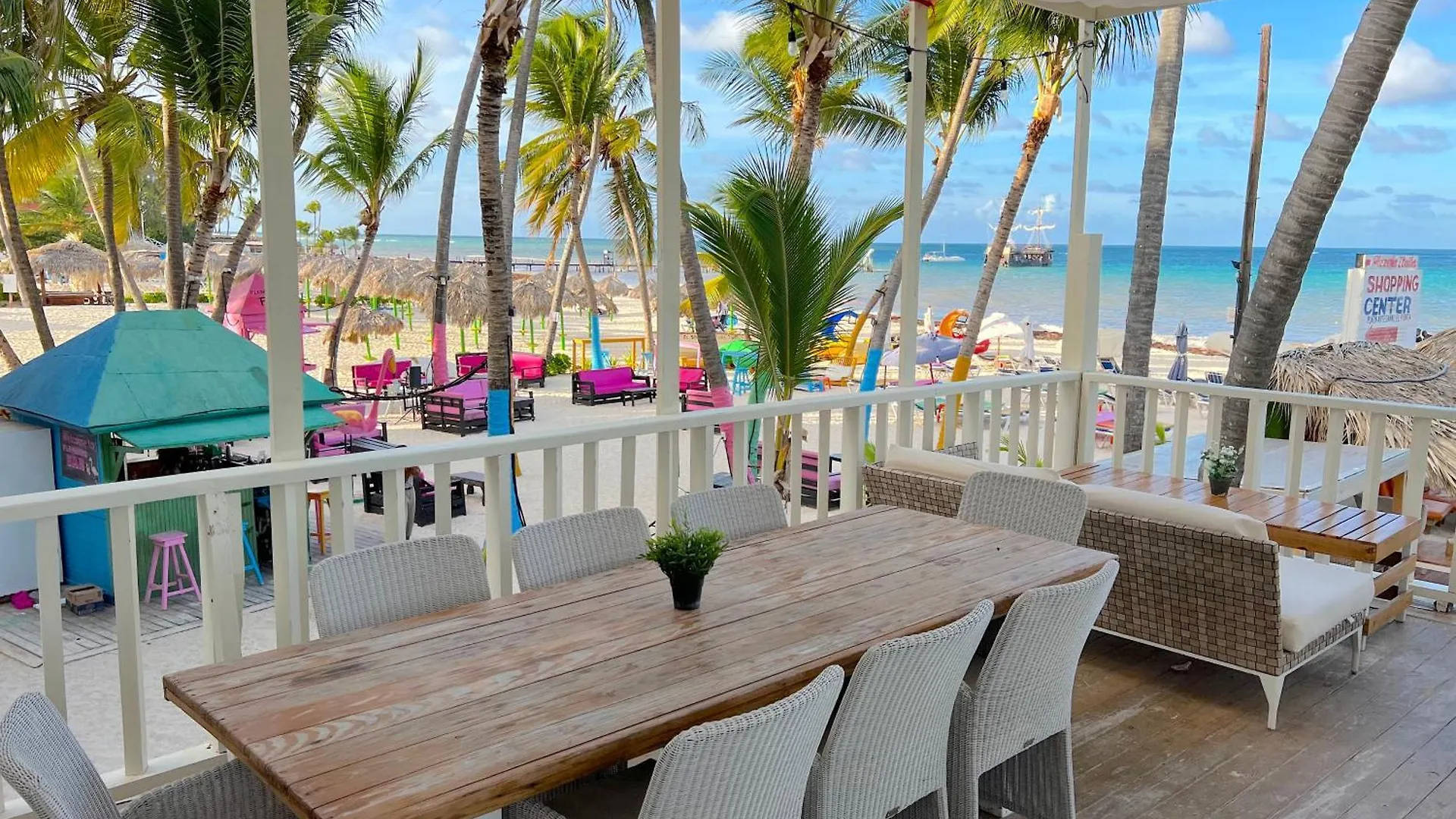 Vacation Suites With Rooftop Pool, Beach Club, Spa, Restaurants - Playa Los Corales location