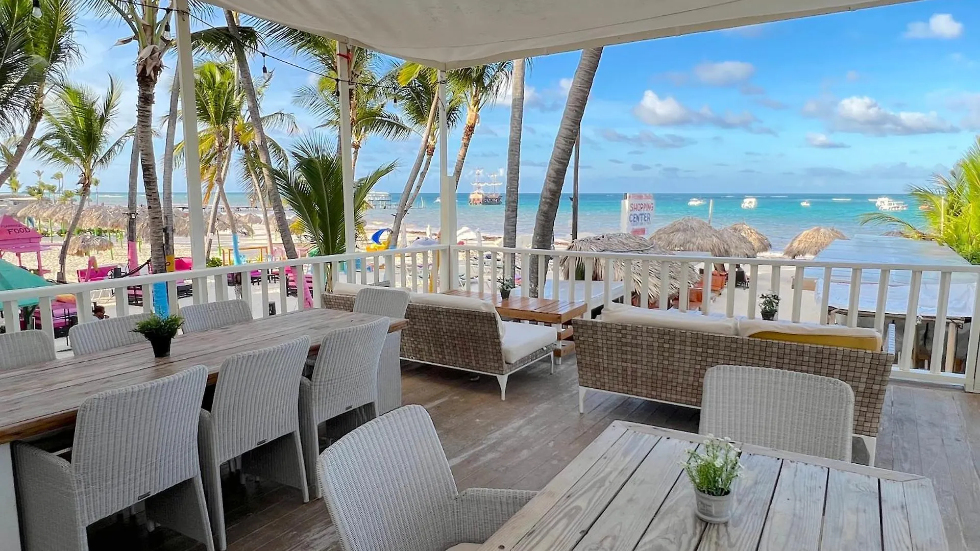 Vacation Suites With Rooftop Pool, Beach Club, Spa, Restaurants - Playa Los Corales Punta Cana