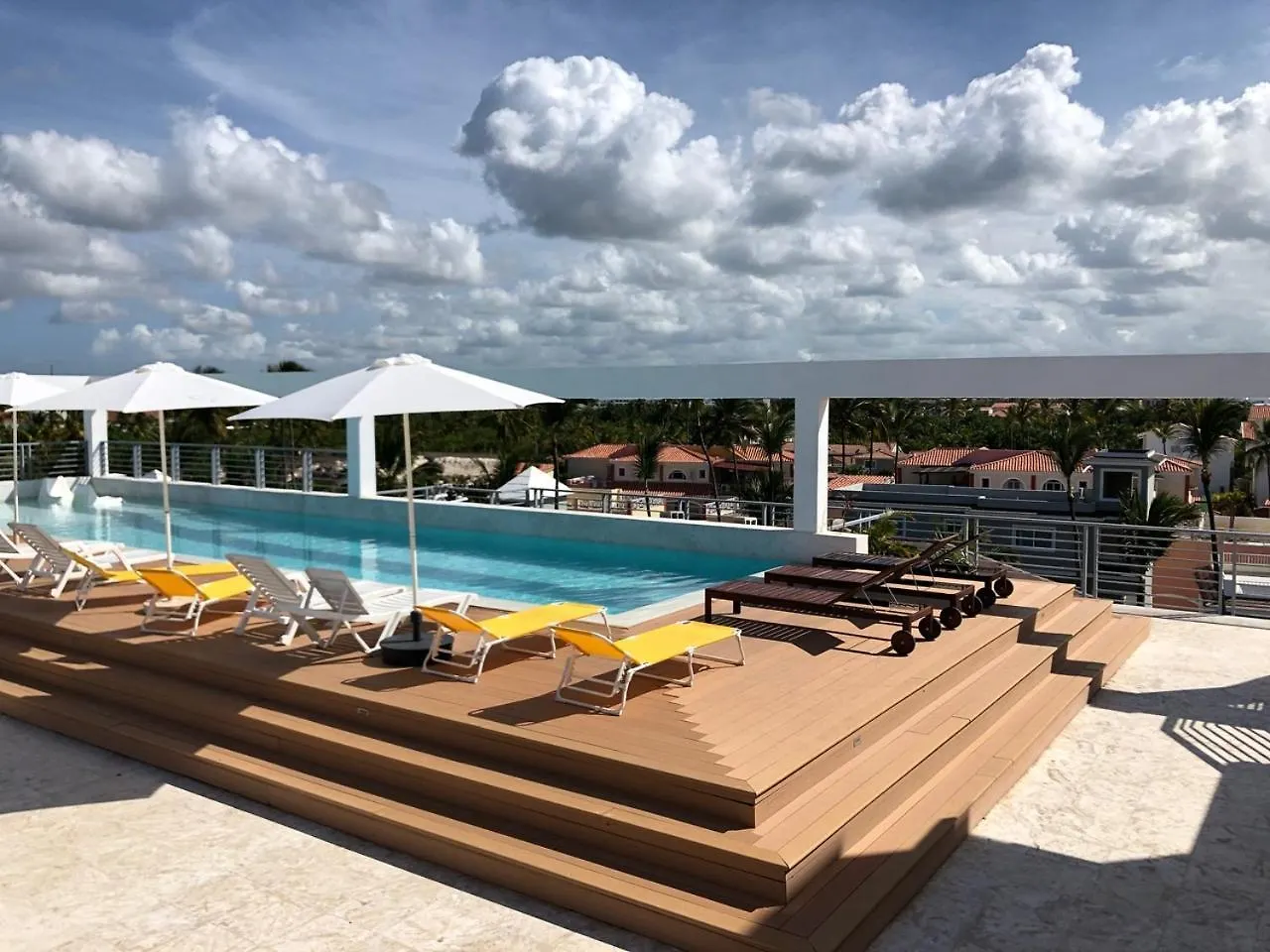Hotel Vacation Suites With Rooftop Pool, Beach Club, Spa, Restaurants - Playa Los Corales Punta Cana