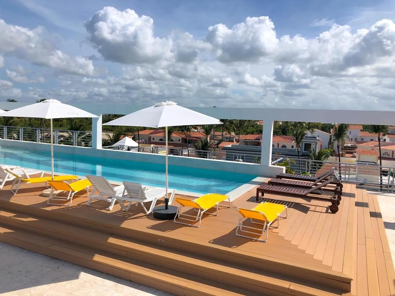 Vacation Suites With Rooftop Pool, Beach Club, Spa, Restaurants - Playa Los Corales Punta Cana