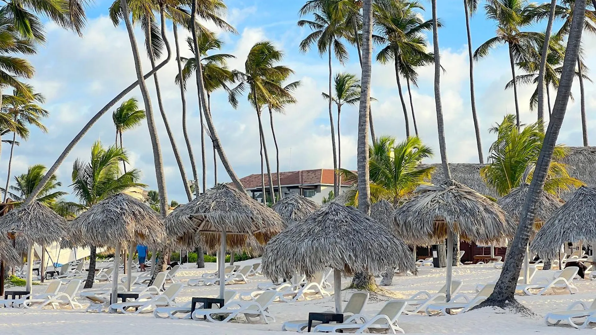 Hotel Vacation Suites With Rooftop Pool, Beach Club, Spa, Restaurants - Playa Los Corales Punta Cana