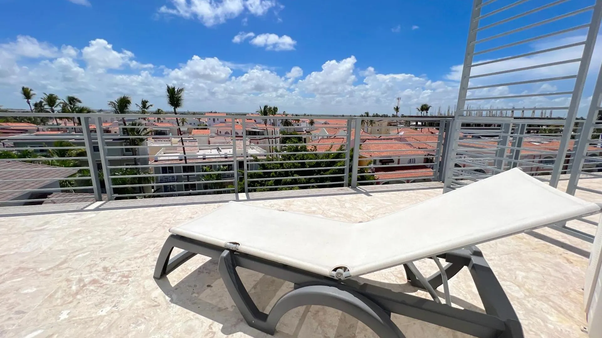 Hotel Vacation Suites With Rooftop Pool, Beach Club, Spa, Restaurants - Playa Los Corales Punta Cana
